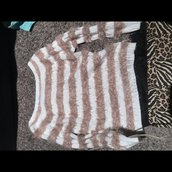 Fuzzy striped sweater - Picture 2 of 2